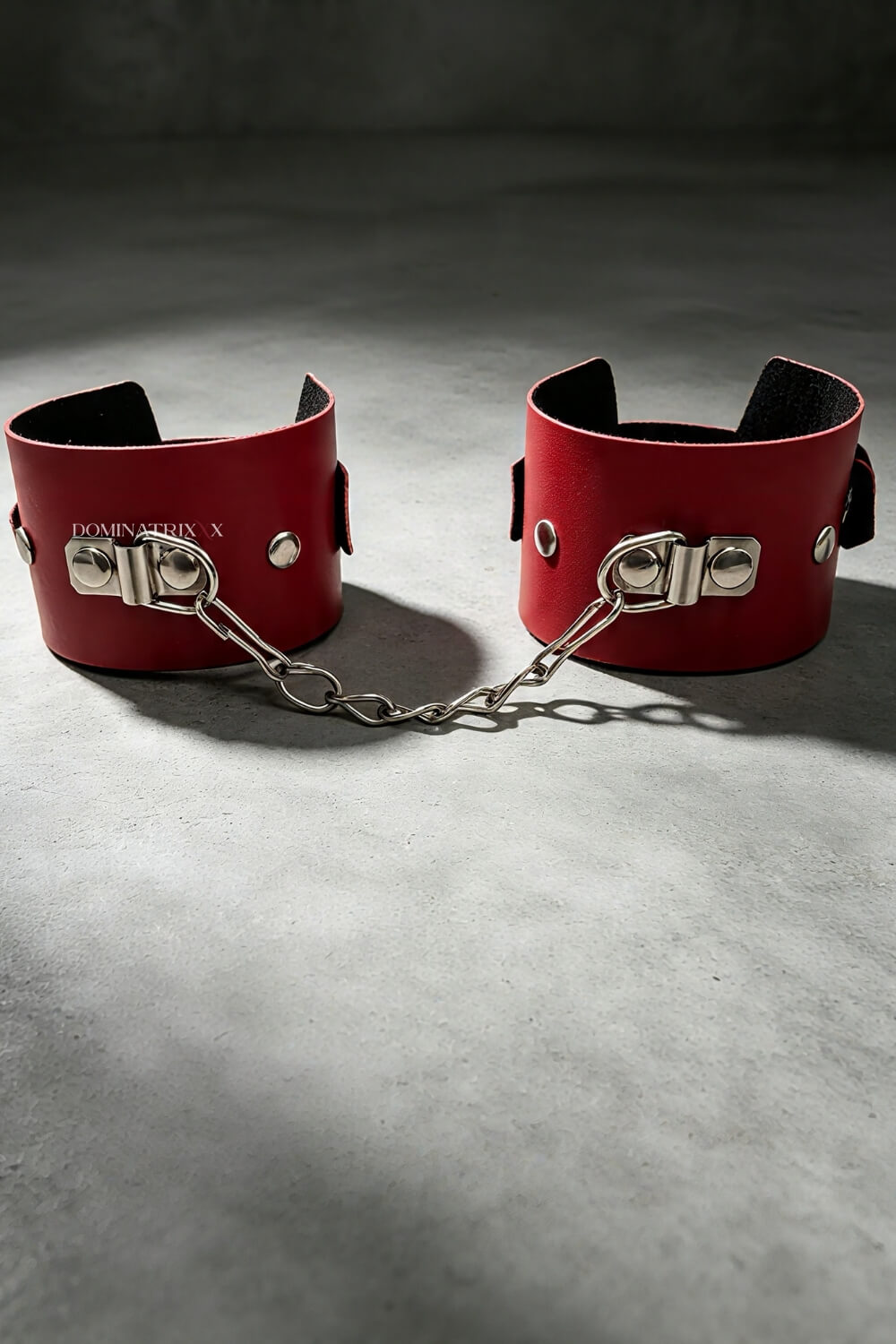 Algema Bracelete Vermelha com Corrente